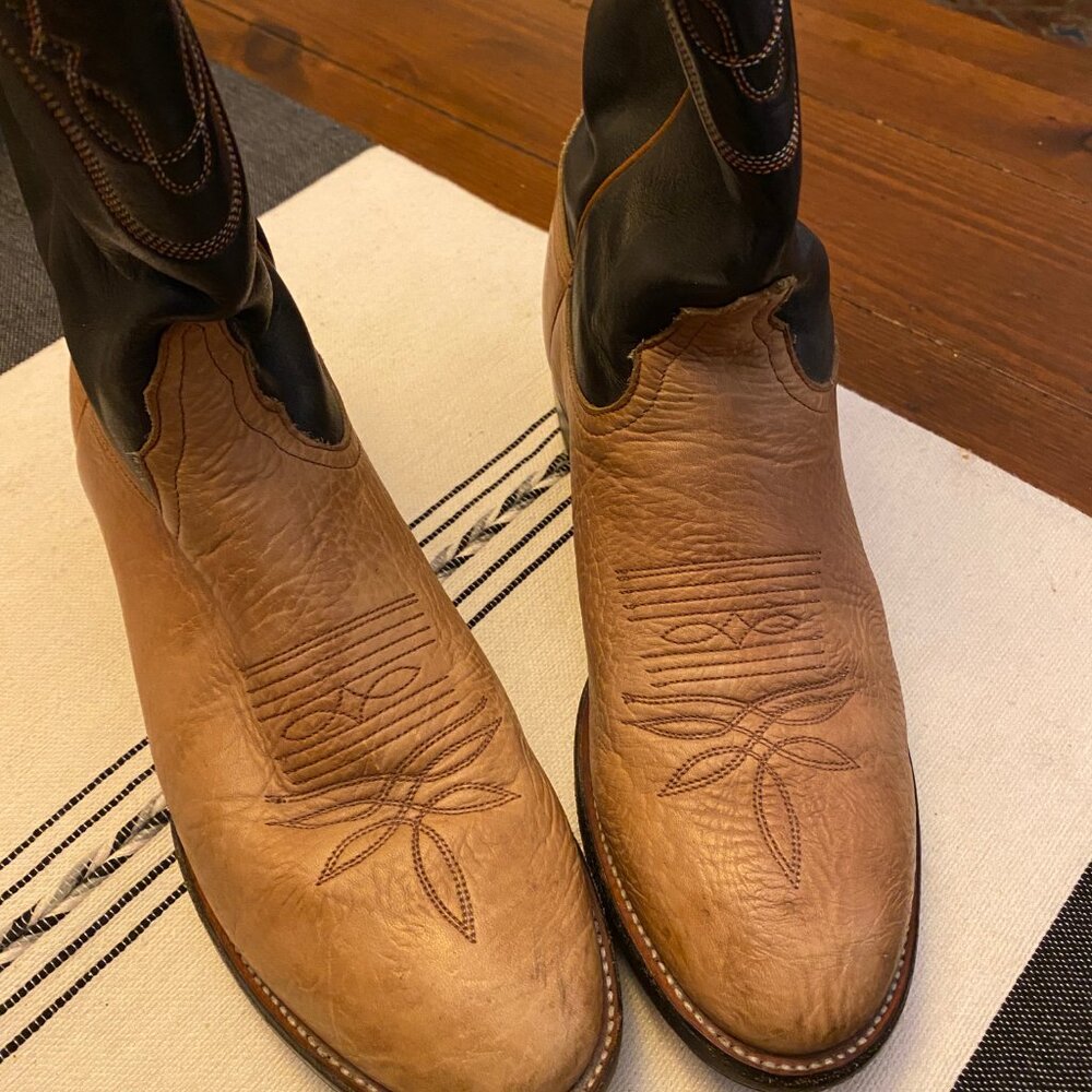 Tony Lama Cowboy Boots; rounded toe